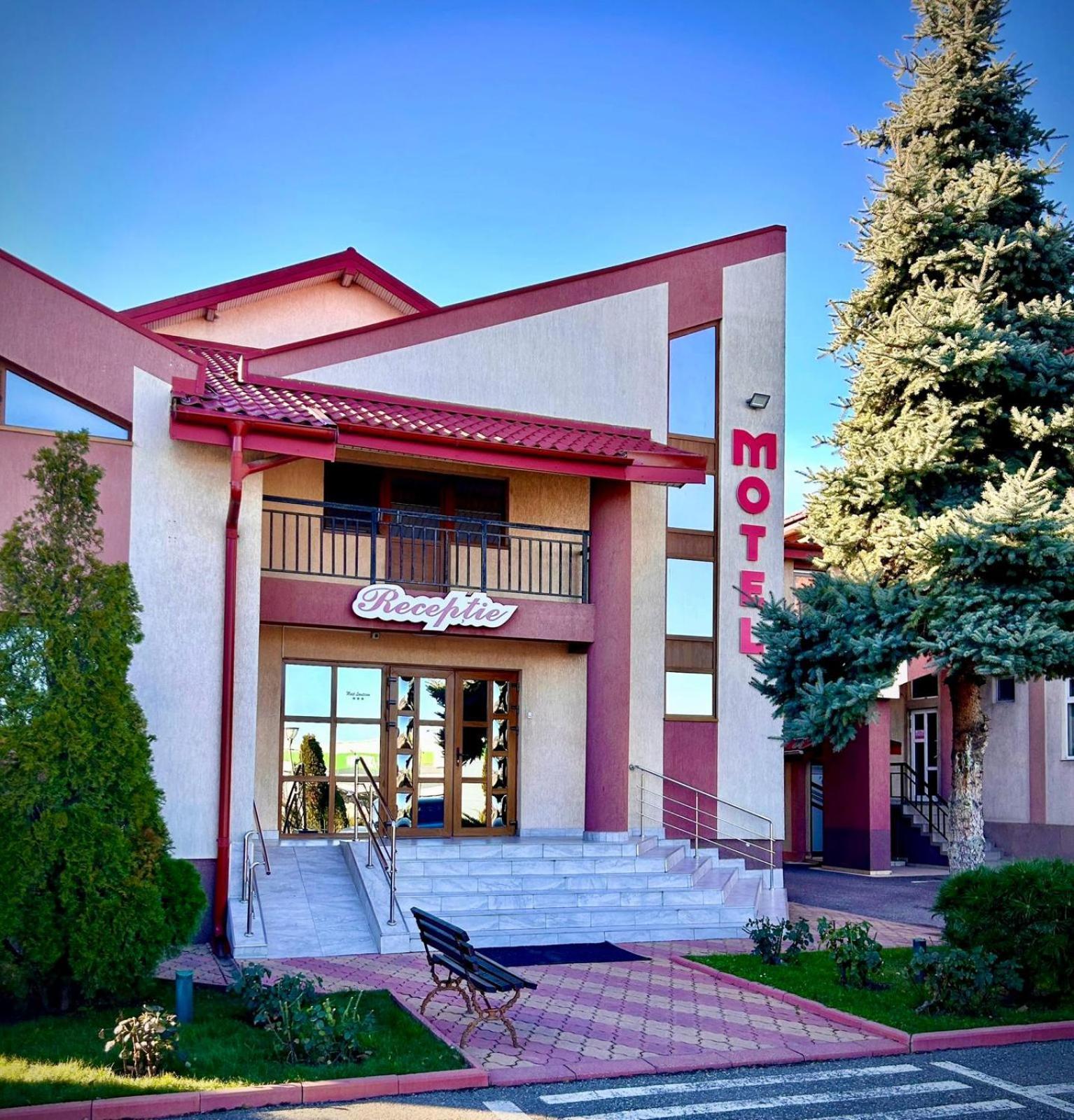 Hotel Levisticum Μπακάου Εξωτερικό φωτογραφία